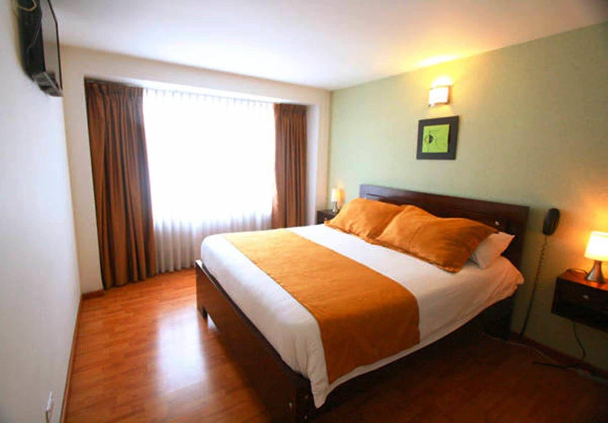 Hotel Expo Inn Embajada Bogota Buitenkant foto