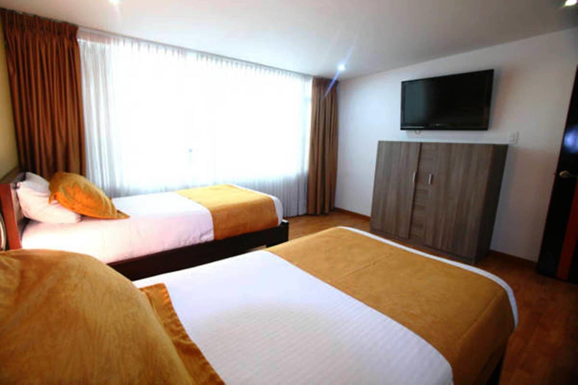 Hotel Expo Inn Embajada Bogota Buitenkant foto